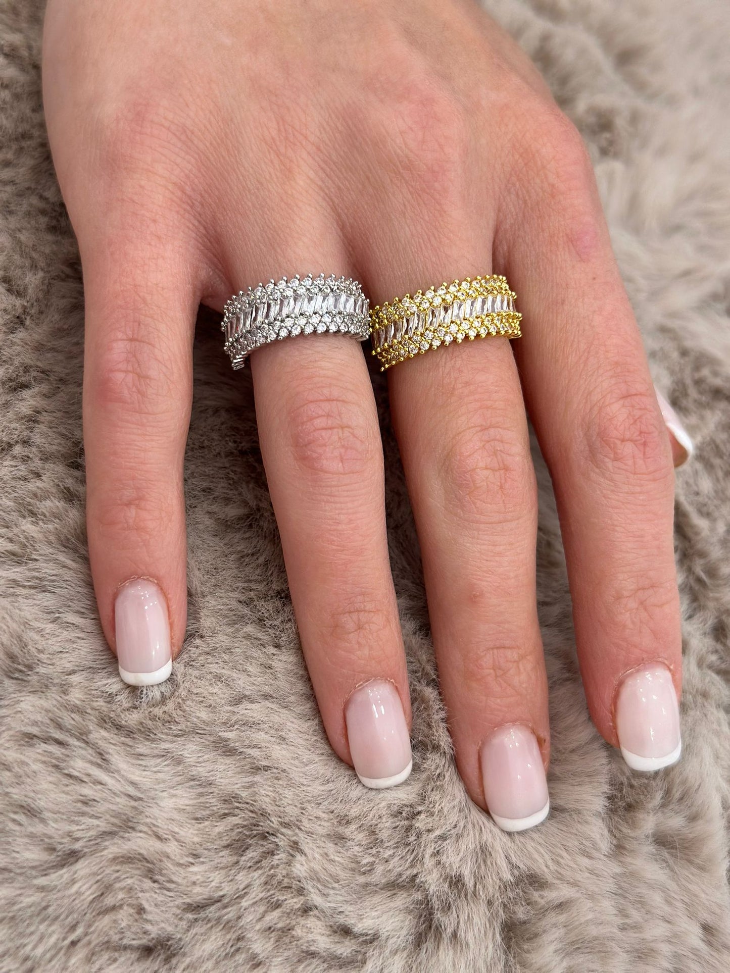 Anello amami con brillantini