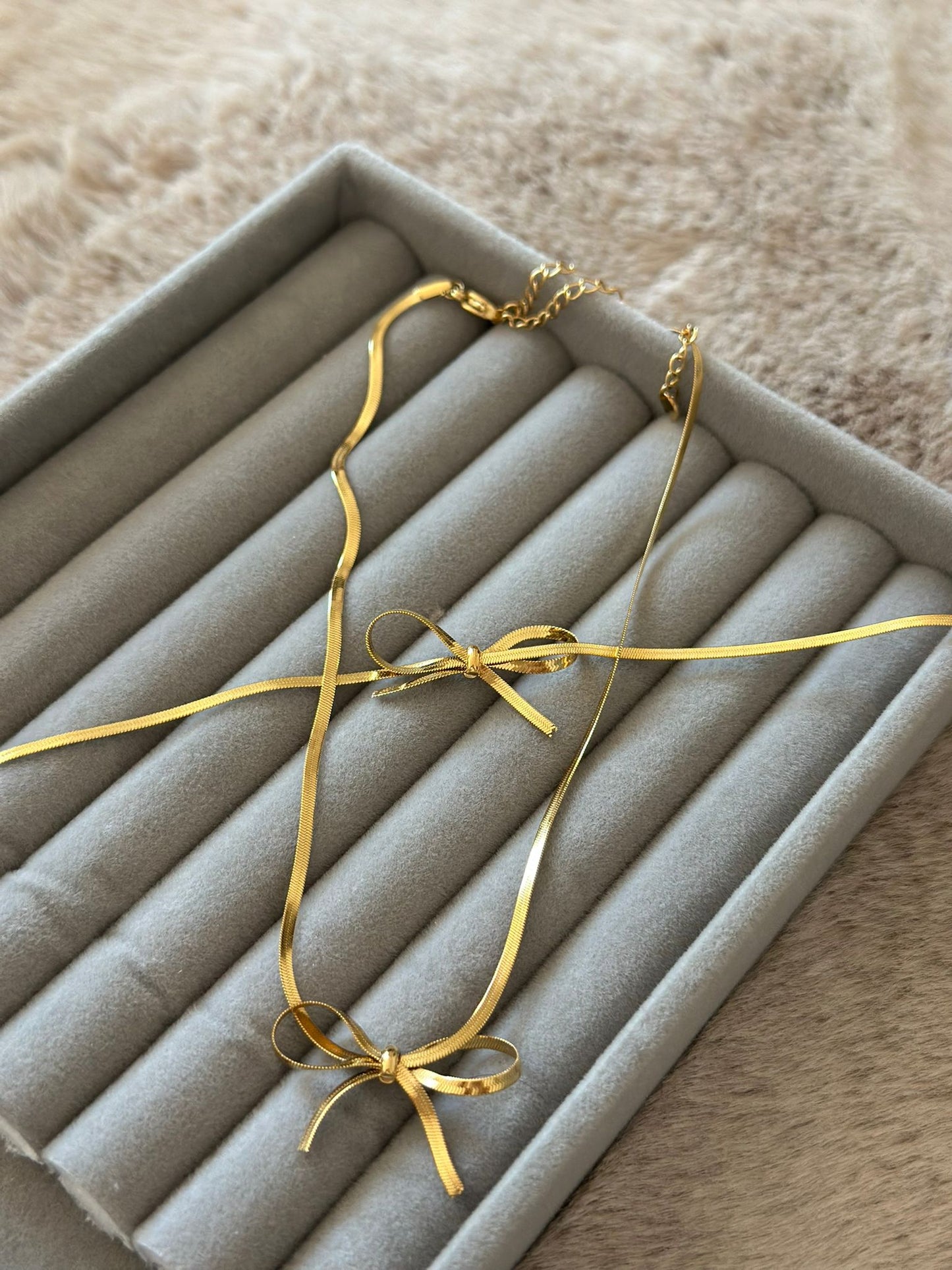 Collana e bracciale fiocco