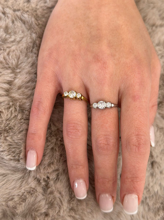 Anello trilogi  con pietre